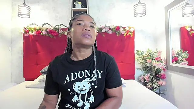 Snapshot of SilvannaFit chatting on July 11, 2026, 10:18 am SilvannaFit online show from July 11, 2026, 10:18 am