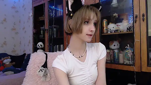 cloudgirrl online show from February 15, 2025, 10:52 pm