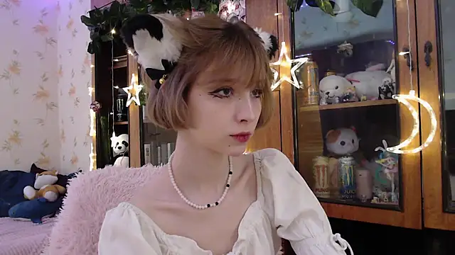 cloudgirrl online show from March 1, 2025, 10:10 pm