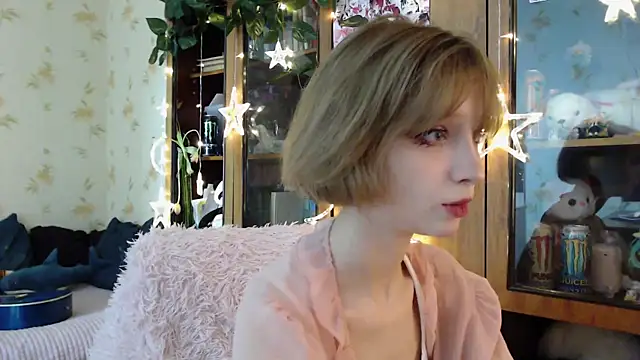 cloudgirrl online show from March 16, 2025, 12:33 pm