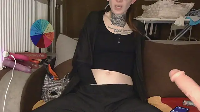 liloucamchaudee online show from February 17, 2026, 8:15 pm