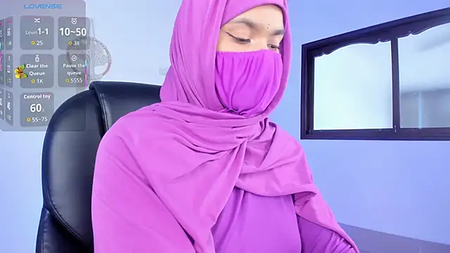 Snapshot of saray_halam chatting on October 1, 2025, 6:14 pm saray halam online show from October 1, 2025, 6:14 pm