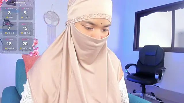 Snapshot of saray_halam chatting on October 3, 2025, 6:05 pm saray halam online show from October 3, 2025, 6:05 pm