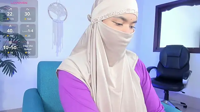 Snapshot of saray_halam chatting on October 5, 2025, 6:17 pm saray halam online show from October 5, 2025, 6:17 pm