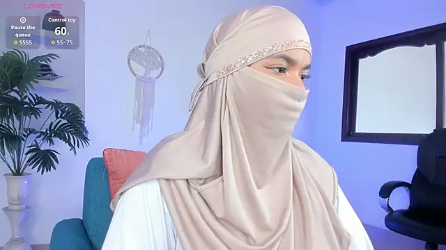 Snapshot of saray_halam chatting on October 6, 2025, 6:05 pm saray halam online show from October 6, 2025, 6:05 pm