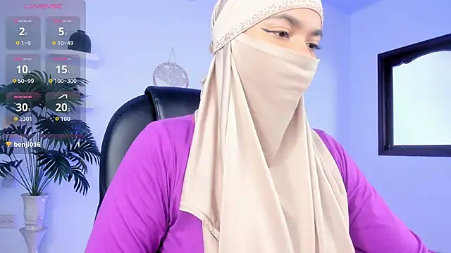 Snapshot of saray_halam chatting on October 13, 2025, 6:19 pm saray halam online show from October 13, 2025, 6:19 pm
