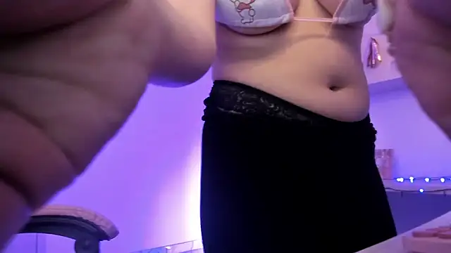 Francesca1  online show from December 14, 2024, 9:45 pm