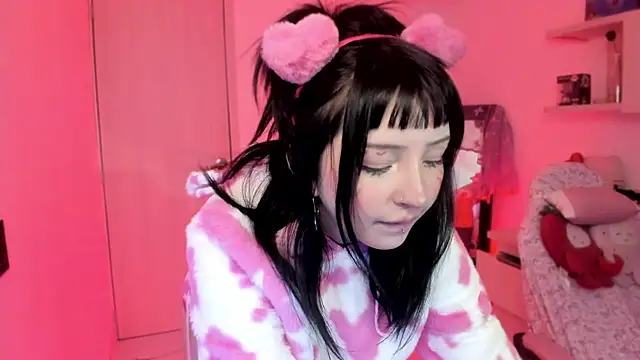 Francesca1  online show from February 14, 2025, 9:32 pm