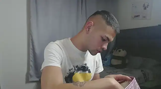 MarceloMilk online show from February 25, 2025, 2:25 am