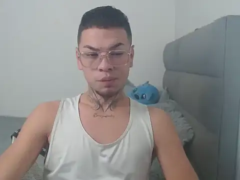 MarceloMilk online show from September 15, 2025, 1:44 pm