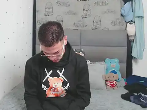 Snapshot of MarceloMilk chatting on October 17, 2025, 9:06 pm MarceloMilk online show from October 17, 2025, 9:06 pm