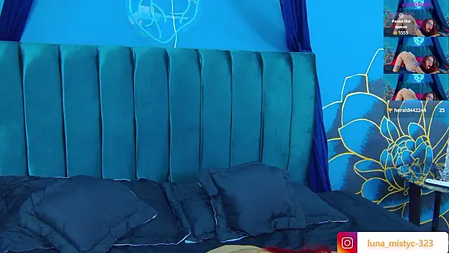 Snapshot of Lunamistyc chatting on March 9, 2026, 8:02 pm Lunamistyc online show from March 9, 2026, 8:02 pm