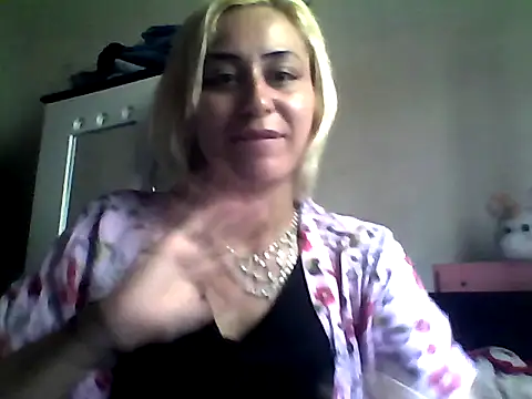 ariana crazzy online show from February 20, 2025, 2:35 pm