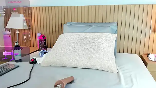 sexy mich 18 online show from December 19, 2024, 7:40 am