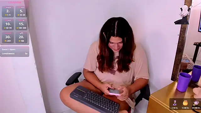 Valery Maravilla  online show from December 14, 2024, 2:01 am