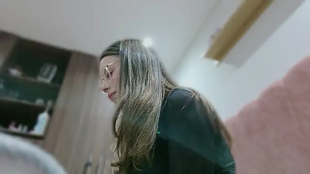 Emmy petit online show from October 16, 2025, 2:12 am