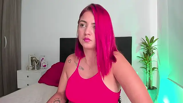 Snapshot of LaylaJewel chatting on January 15, 2025, 5:26 pm LaylaJewel online show from January 15, 2025, 5:26 pm