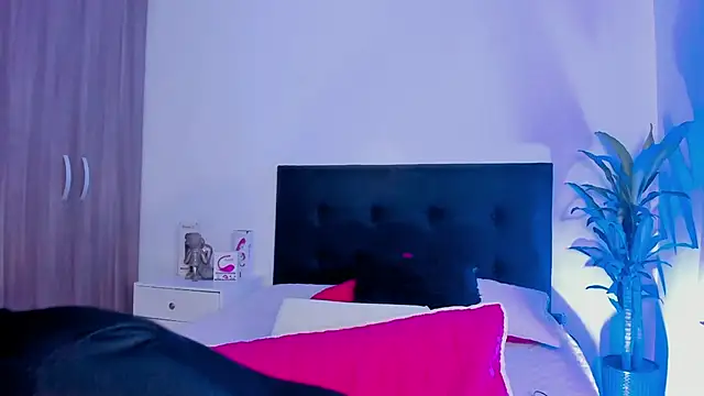 Snapshot of LaylaJewel chatting on March 17, 2025, 3:40 pm LaylaJewel online show from March 17, 2025, 3:40 pm