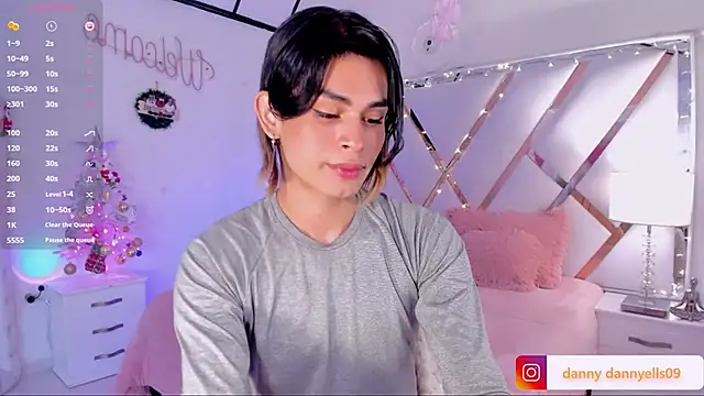 sweet dannyfem online show from December 12, 2024, 1:17 pm