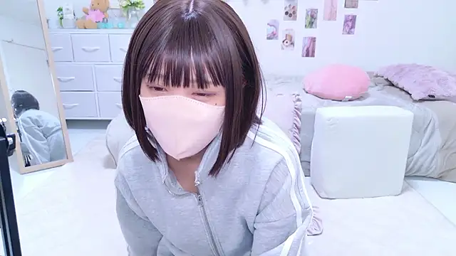 Snapshot of aki_zzz chatting on October 22, 2025, 5:13 pm aki zzz online show from October 22, 2025, 5:13 pm