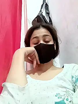 magicmoment00786 online show from October 21, 2025, 8:37 am