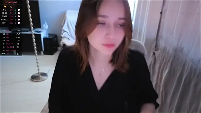 SweetLinaa online show from April 27, 2026, 1:31 pm