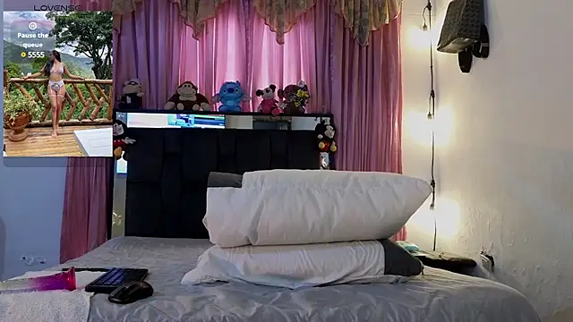 chloe vasquez710 online show from March 12, 2025, 8:10 pm