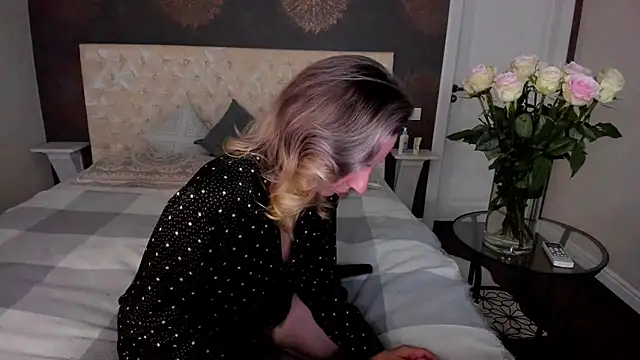 Snapshot of AllisonWilliams chatting on October 1, 2025, 4:57 pm AllisonWilliams online show from October 1, 2025, 4:57 pm