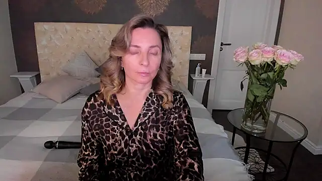 Snapshot of AllisonWilliams chatting on October 6, 2025, 4:37 pm AllisonWilliams online show from October 6, 2025, 4:37 pm