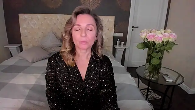 Snapshot of AllisonWilliams chatting on October 7, 2025, 5:54 pm AllisonWilliams online show from October 7, 2025, 5:54 pm