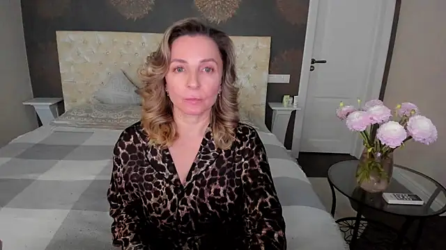 Snapshot of AllisonWilliams chatting on November 12, 2025, 4:40 pm AllisonWilliams online show from November 12, 2025, 4:40 pm