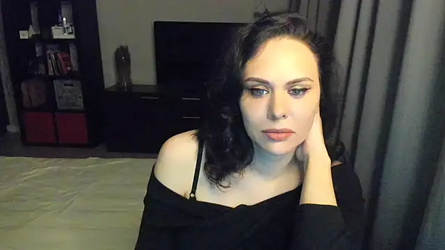 MollyCheiz online show from February 3, 2025, 3:38 pm