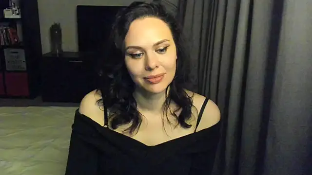 MollyCheiz online show from February 3, 2025, 11:15 pm