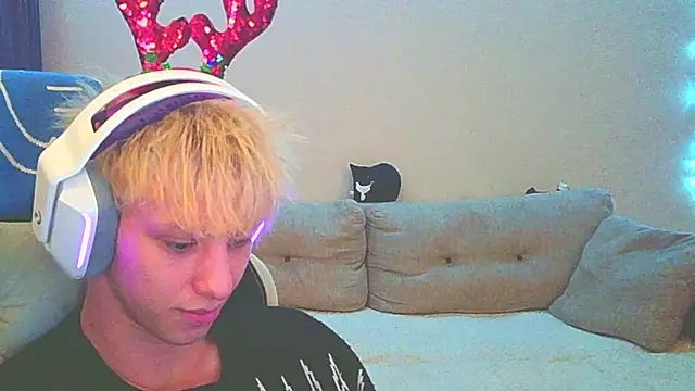 Ostin meow online show from December 13, 2024, 1:12 pm