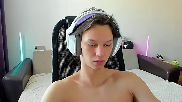 Ostin meow online show from February 19, 2026, 4:41 am