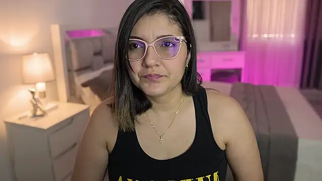 Camilaa bueno online show from January 1, 2025, 5:55 pm