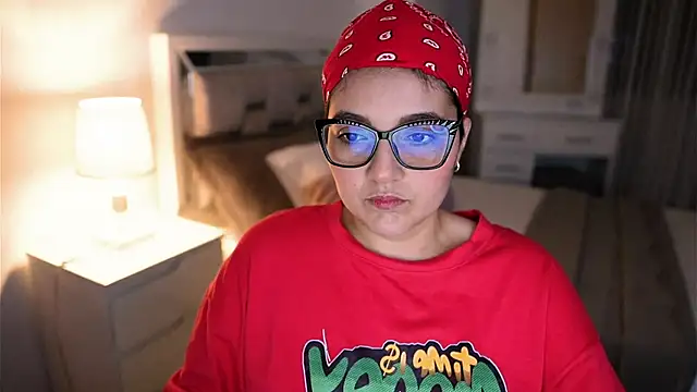 Camilaa bueno online show from October 17, 2025, 2:37 am