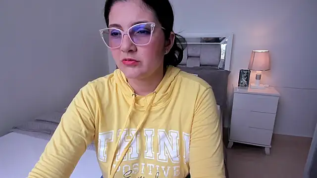 Camilaa bueno online show from March 22, 2026, 9:18 pm