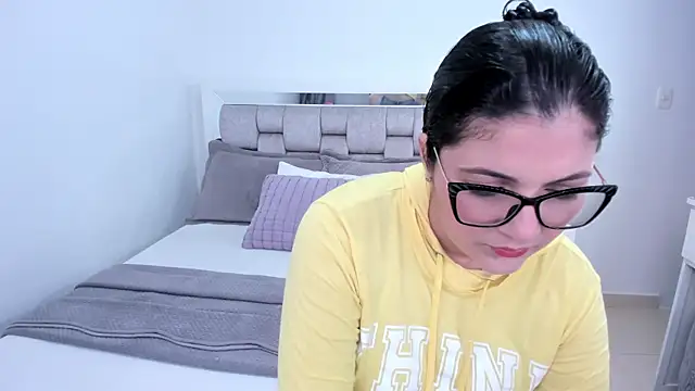 Camilaa bueno online show from May 7, 2026, 10:48 pm