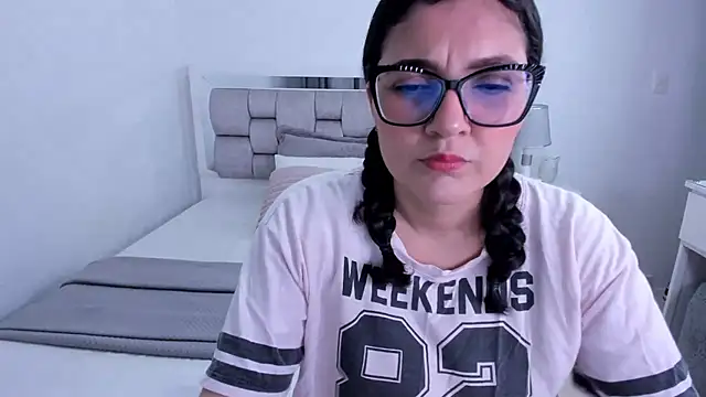 Camilaa bueno online show from June 6, 2026, 11:53 pm