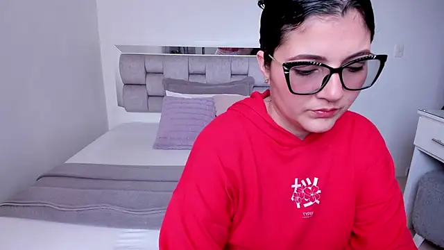 Camilaa bueno online show from June 14, 2026, 7:27 pm