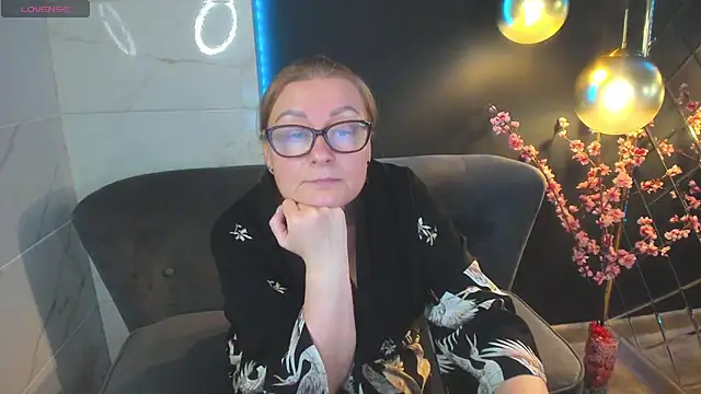 AlexandraKind online show from December 23, 2024, 2:35 am