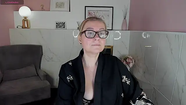 AlexandraKind online show from December 26, 2024, 4:36 pm