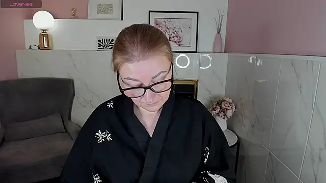 AlexandraKind online show from December 26, 2024, 7:38 pm