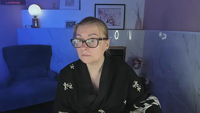 AlexandraKind online show from January 3, 2025, 1:36 pm