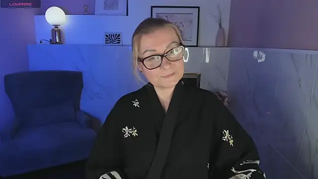 AlexandraKind online show from January 3, 2025, 8:11 pm