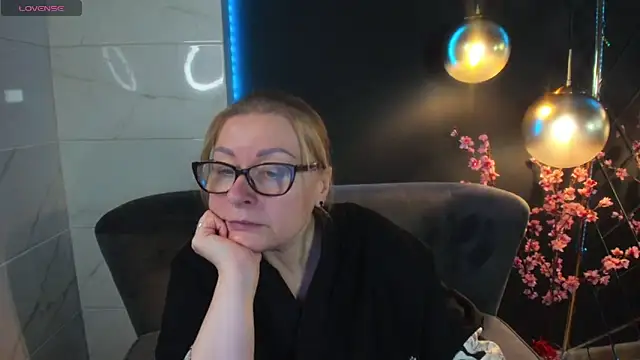 AlexandraKind online show from January 5, 2025, 2:08 pm