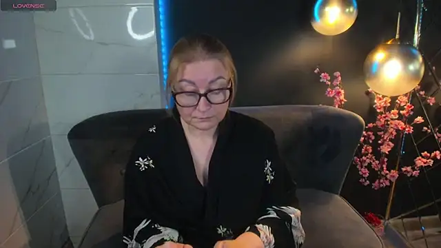 AlexandraKind online show from January 5, 2025, 8:10 pm