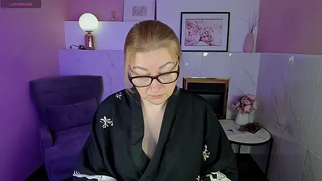 AlexandraKind online show from January 8, 2025, 1:31 pm
