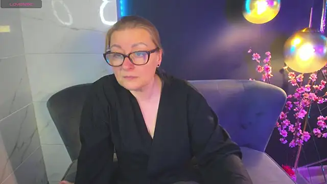 AlexandraKind online show from January 10, 2025, 1:41 pm